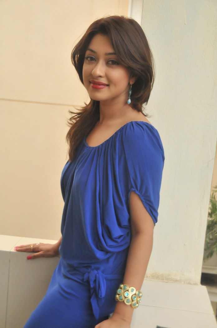 Payal Ghosh hot in Mini Blue dress - Photos | Picture 102734